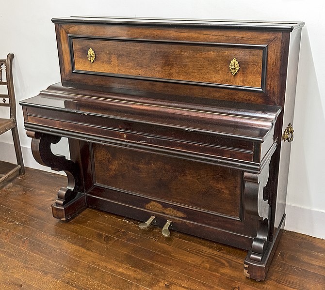 Musée du Vieux Toulouse - Piano du compositeur Louis Deffès vignette jpg de l'exposition des artistes de petite montagne au moulin du pont neuf en septembre 2020